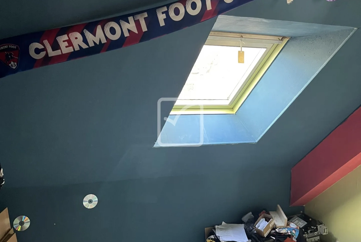 Immeuble de rapport à vendre à Allassac avec local commercial et appartement loué 