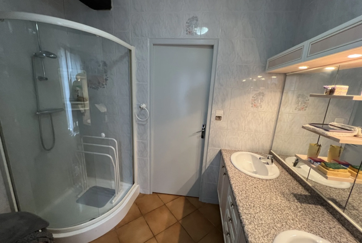 Belle maison rénovée avec grand terrain et dépendances à Fulvy proche Montbard et Dijon 