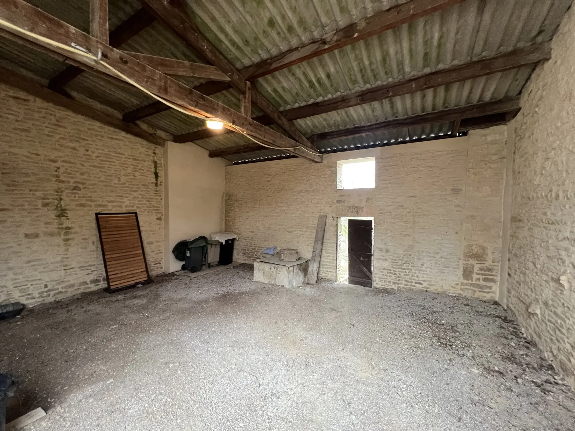 Belle maison rénovée avec grand terrain et dépendances à Fulvy proche Montbard et Dijon 