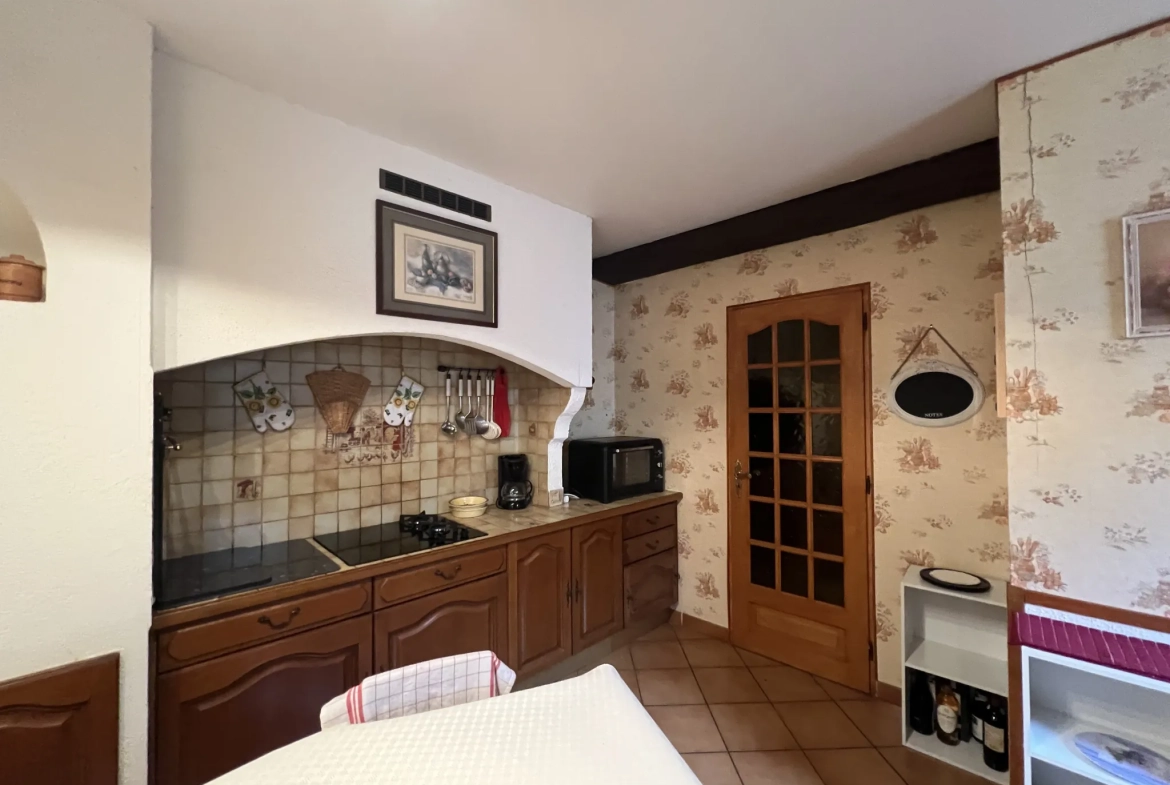 Belle maison rénovée avec grand terrain et dépendances à Fulvy proche Montbard et Dijon 
