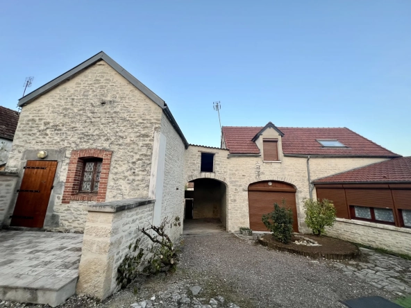 Belle maison rénovée avec grand terrain et dépendances à Fulvy proche Montbard et Dijon