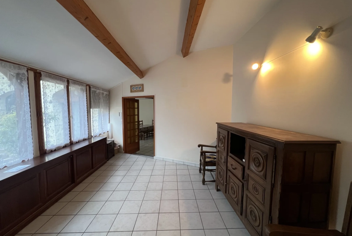 Belle maison rénovée avec grand terrain et dépendances à Fulvy proche Montbard et Dijon 