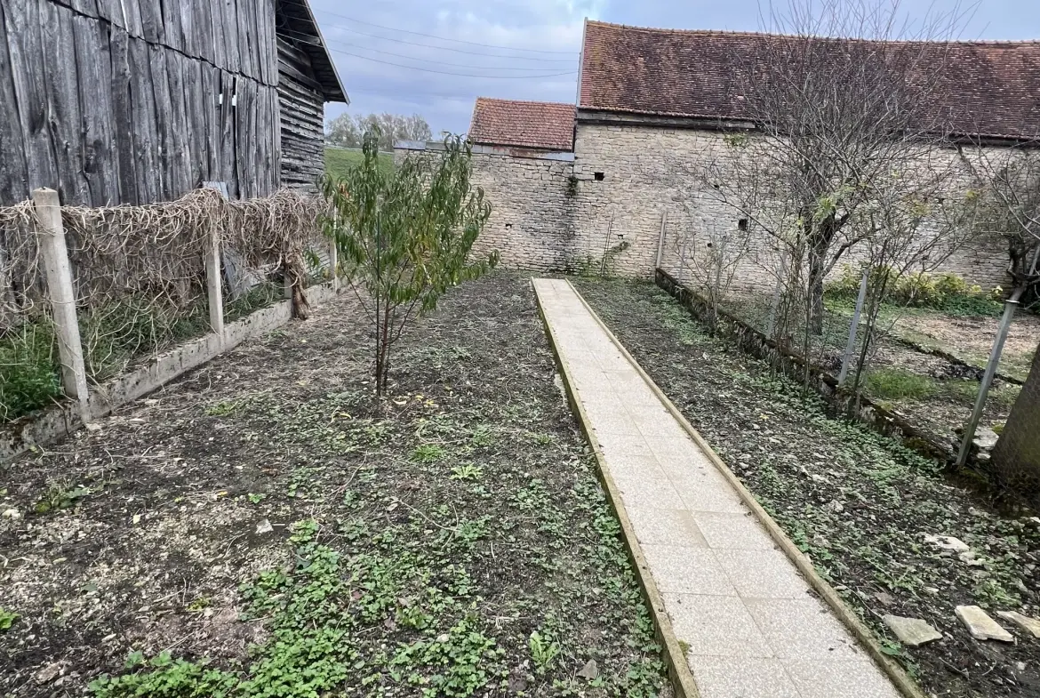 Belle maison rénovée avec grand terrain et dépendances à Fulvy proche Montbard et Dijon 