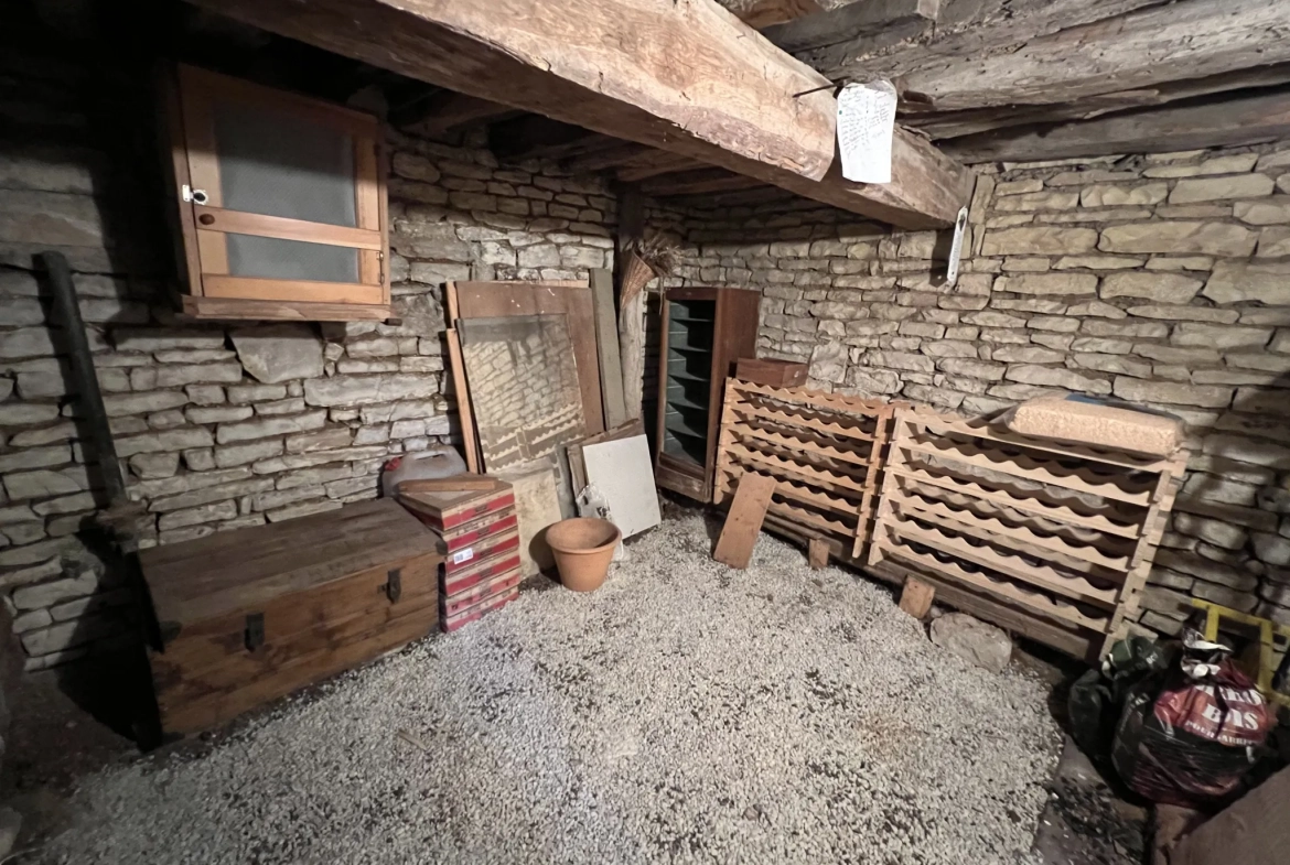 Belle maison rénovée avec grand terrain et dépendances à Fulvy proche Montbard et Dijon 