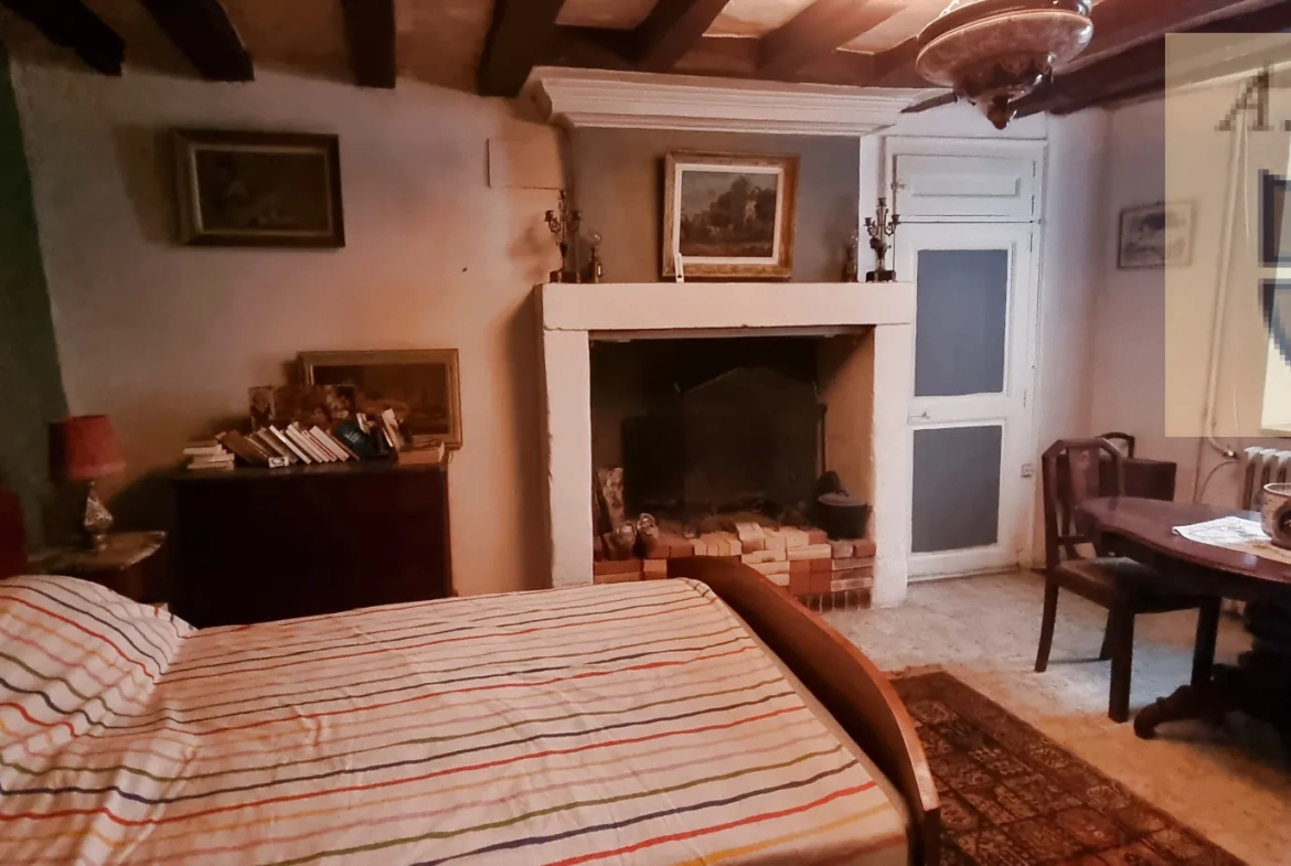 Longère à vendre dans la vallée du Loir, proche Montoire, avec jardin et caves, à rénover, 74 m² 