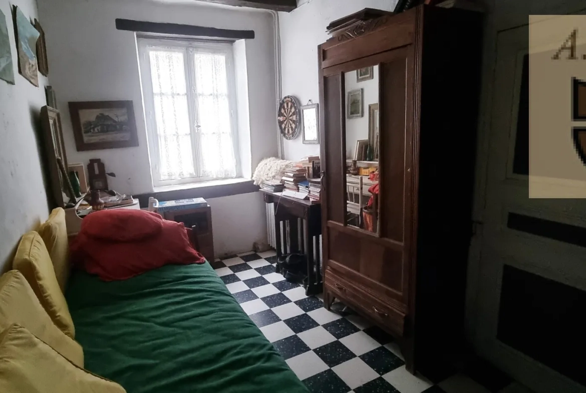 Longère à vendre dans la vallée du Loir, proche Montoire, avec jardin et caves, à rénover, 74 m² 