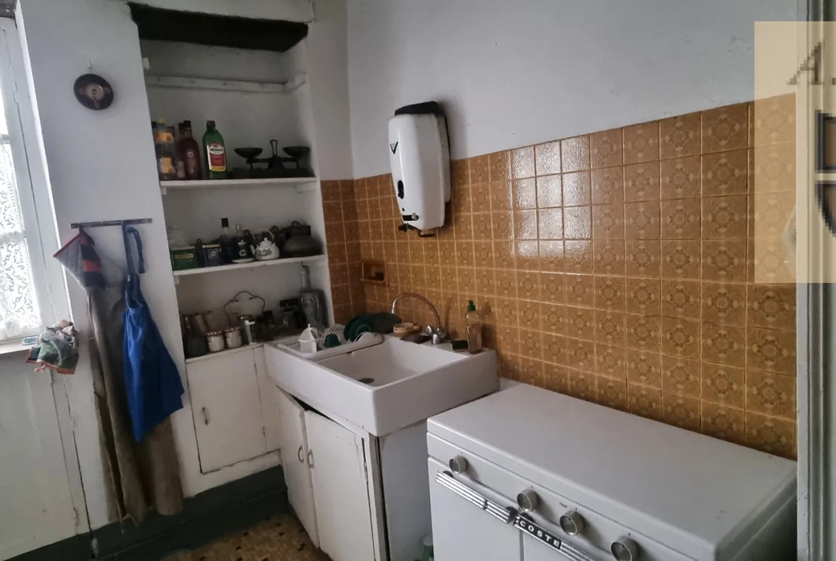 Longère à vendre dans la vallée du Loir, proche Montoire, avec jardin et caves, à rénover, 74 m² 