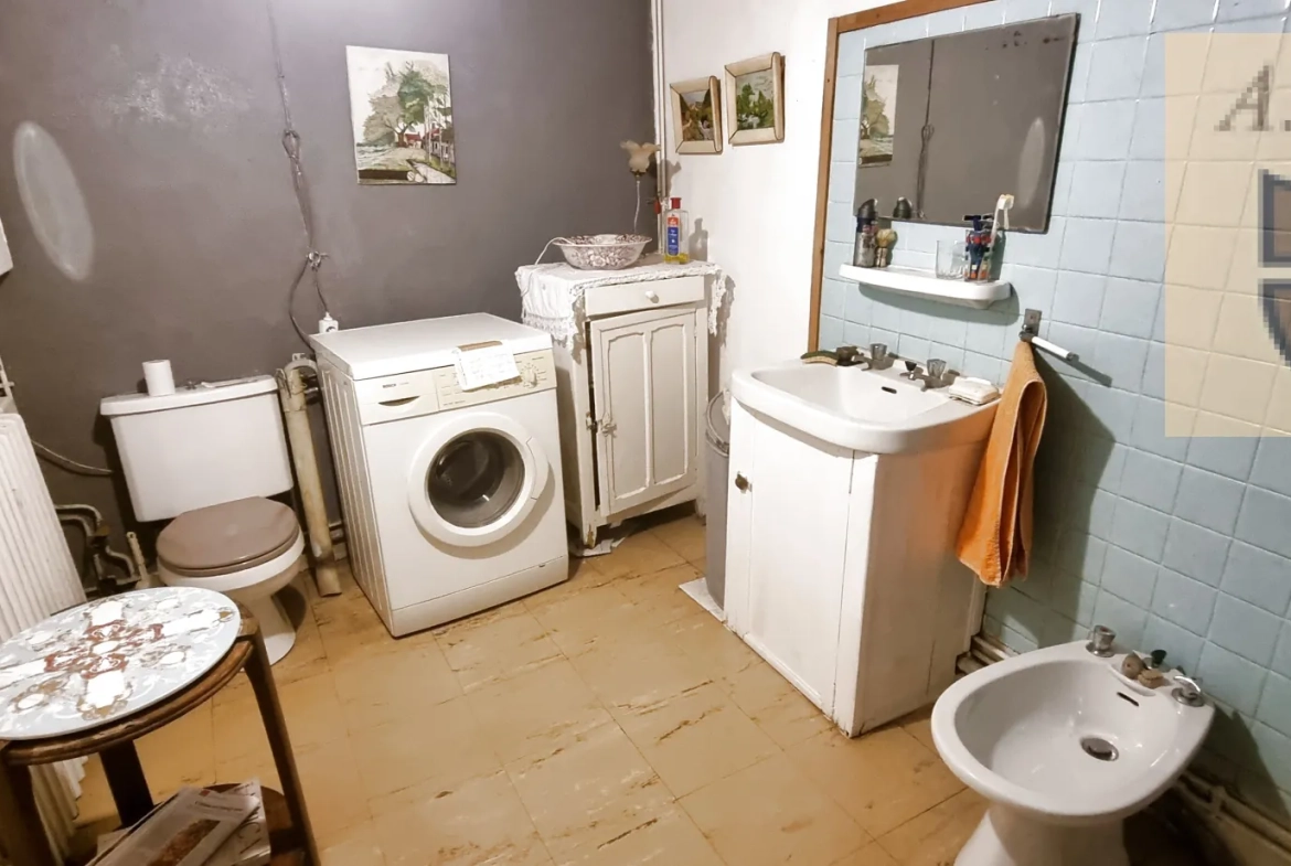 Longère à vendre dans la vallée du Loir, proche Montoire, avec jardin et caves, à rénover, 74 m² 