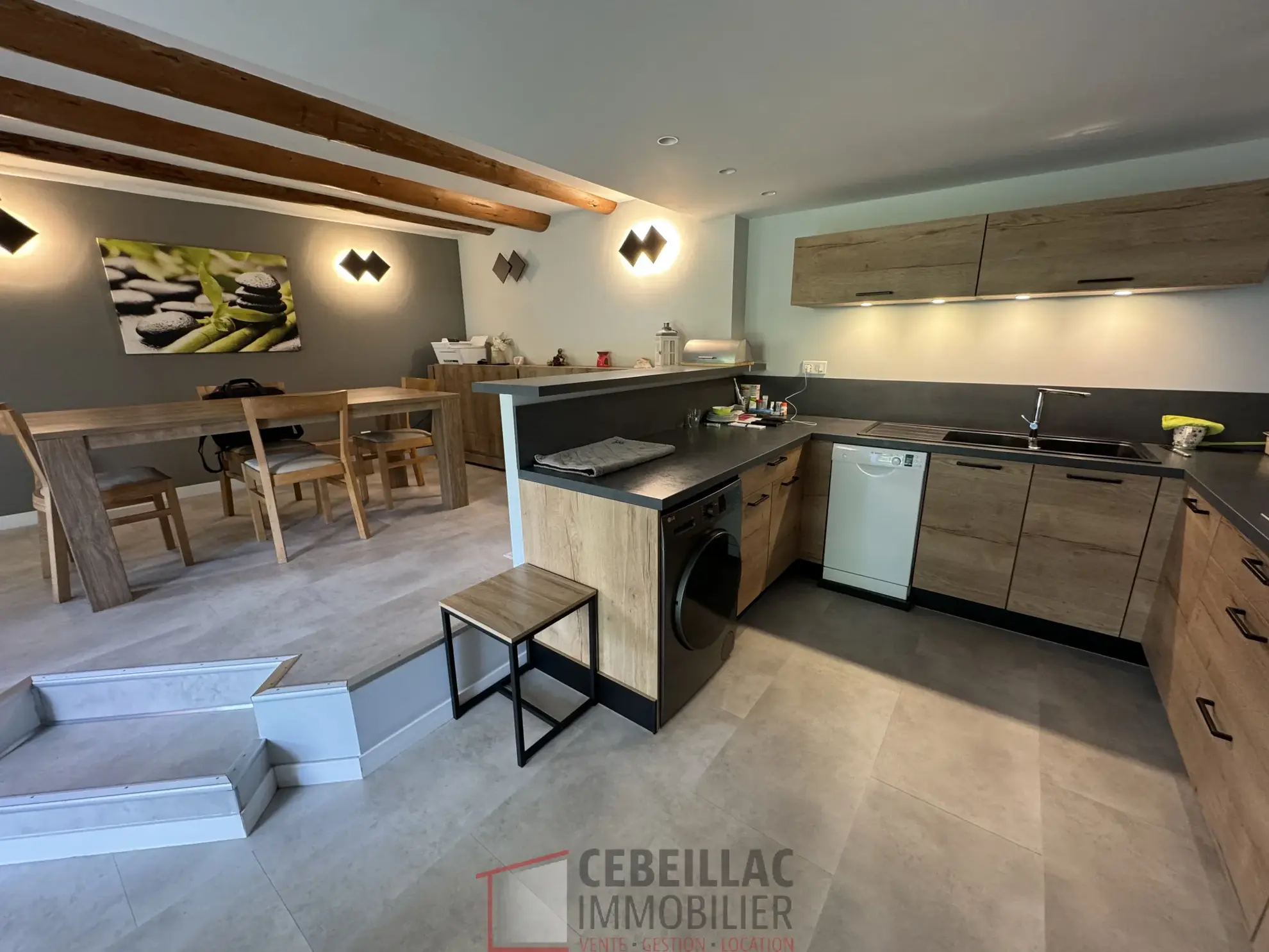 Maison à Joursac avec grand terrain et Cachet traditionnel - 189 000 € 