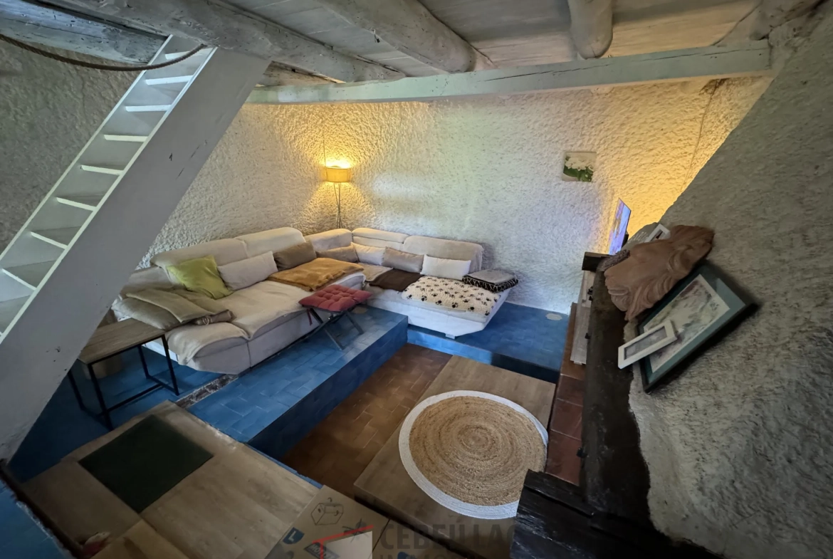 Maison à Joursac avec grand terrain et Cachet traditionnel - 189 000 € 