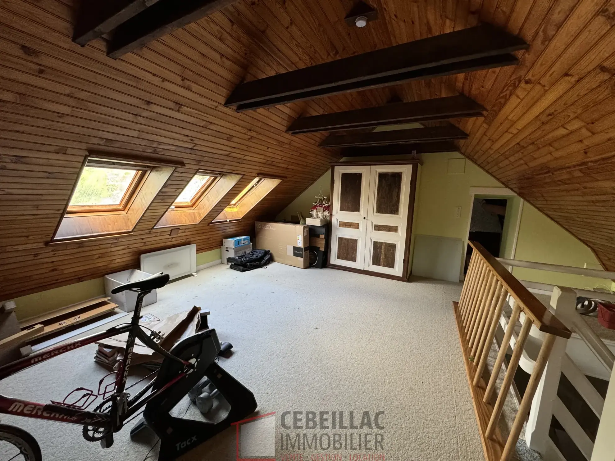 Maison à Joursac avec grand terrain et Cachet traditionnel - 189 000 € 