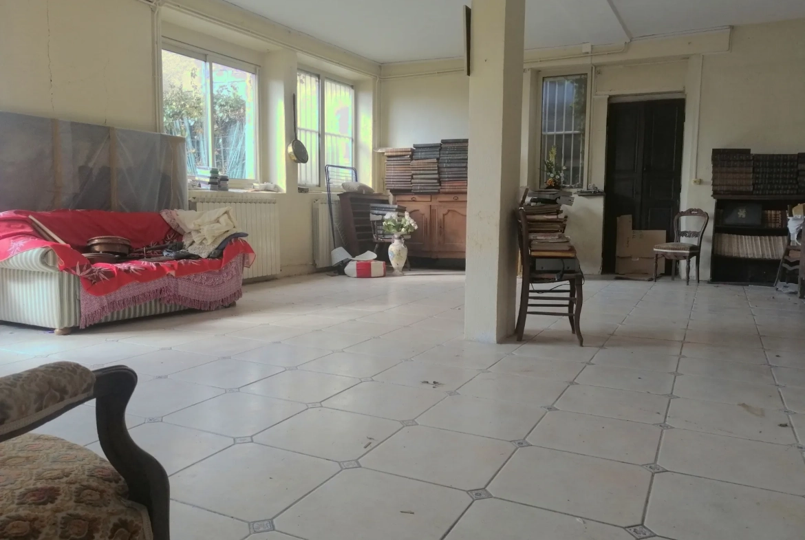 Opportunité d'achat maison de ville de 163 m² à Nevers avec garage et jardin 