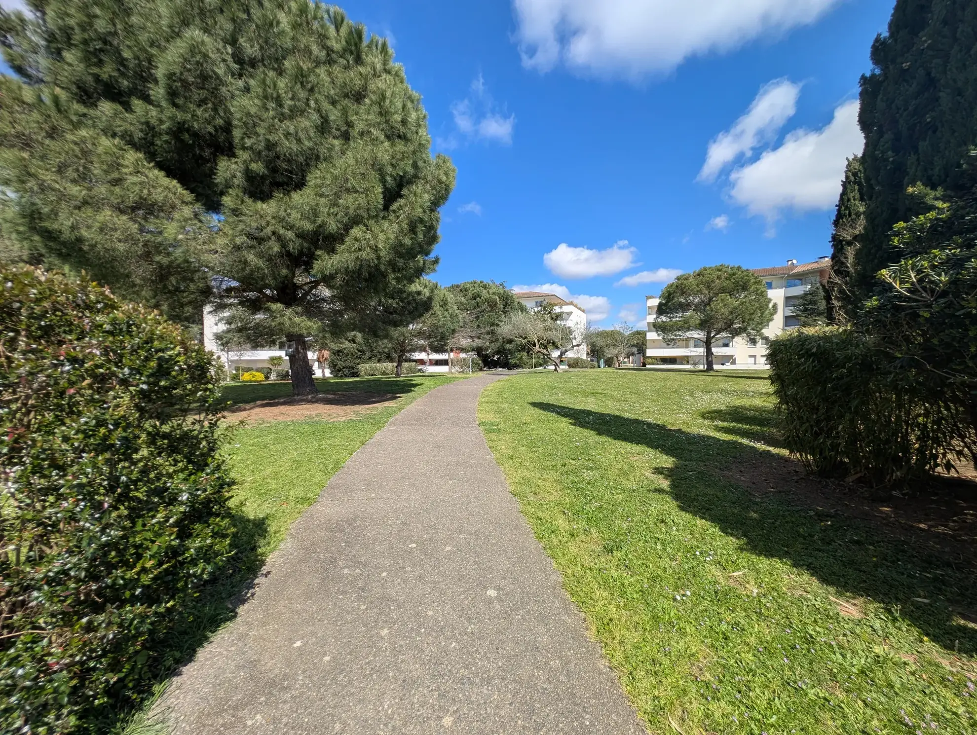 Bel appartement T2 avec balcon, parking et Piscine à Cugnaux - Investissement idéal 