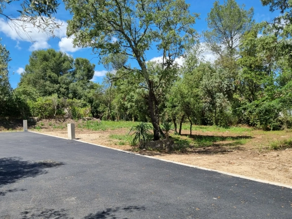 Terrain constructible de 776 m² à Villevieille proche Sommières