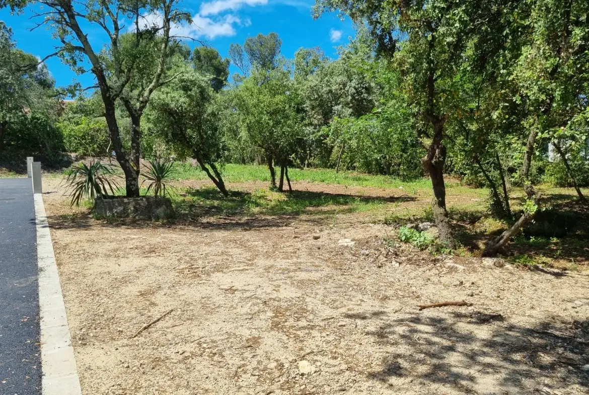 Terrain constructible de 776 m² à Villevieille proche Sommières 