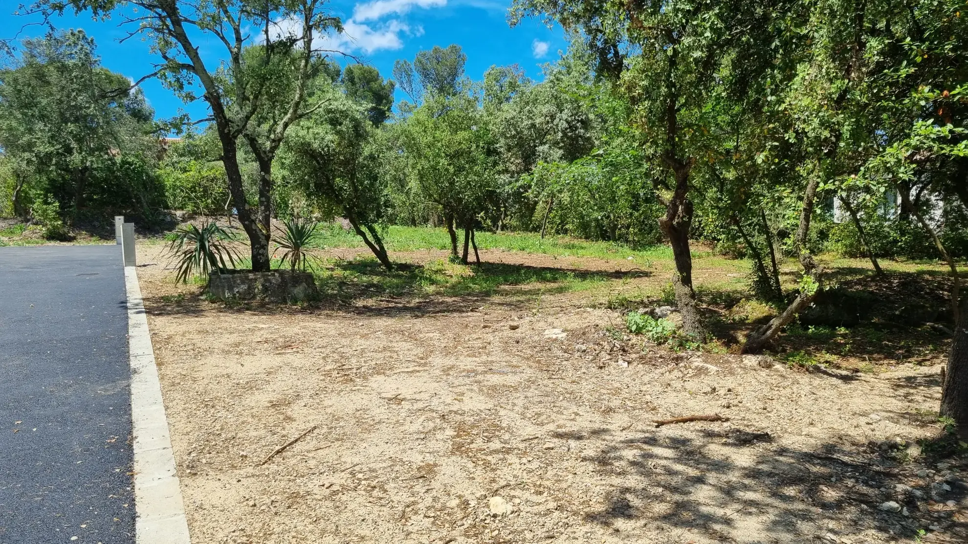 Terrain constructible de 776 m² à Villevieille proche Sommières 