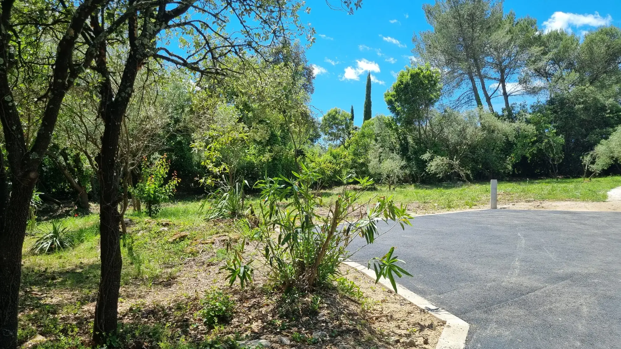 Terrain constructible de 776 m² à Villevieille proche Sommières 