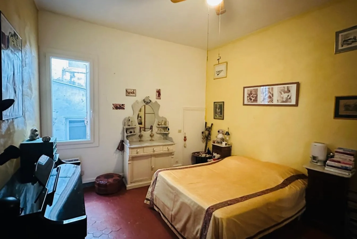 Appartement T5 de 103 m² à Avignon intra-muros, quartier des Teinturiers 