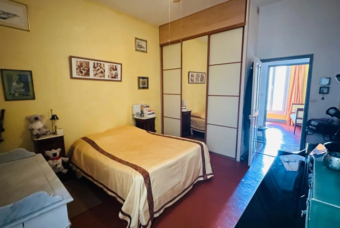 Appartement T5 de 103 m² à Avignon intra-muros, quartier des Teinturiers 