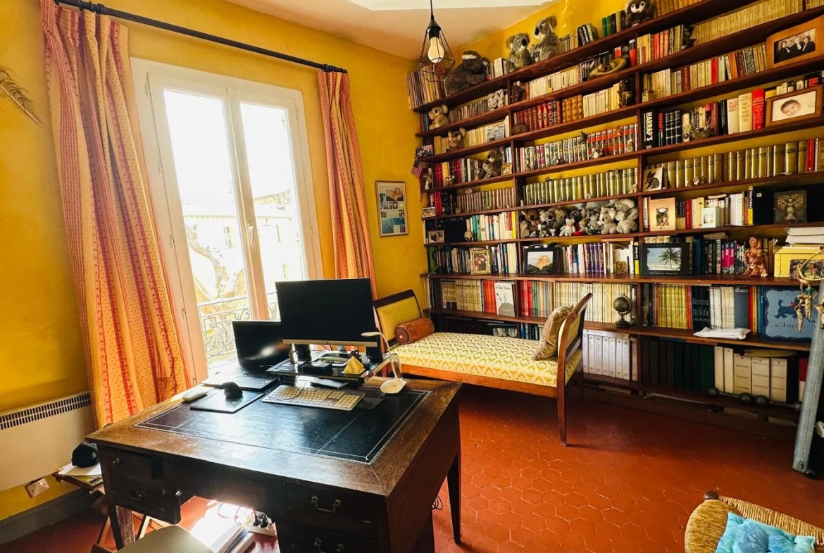 Appartement T5 de 103 m² à Avignon intra-muros, quartier des Teinturiers 