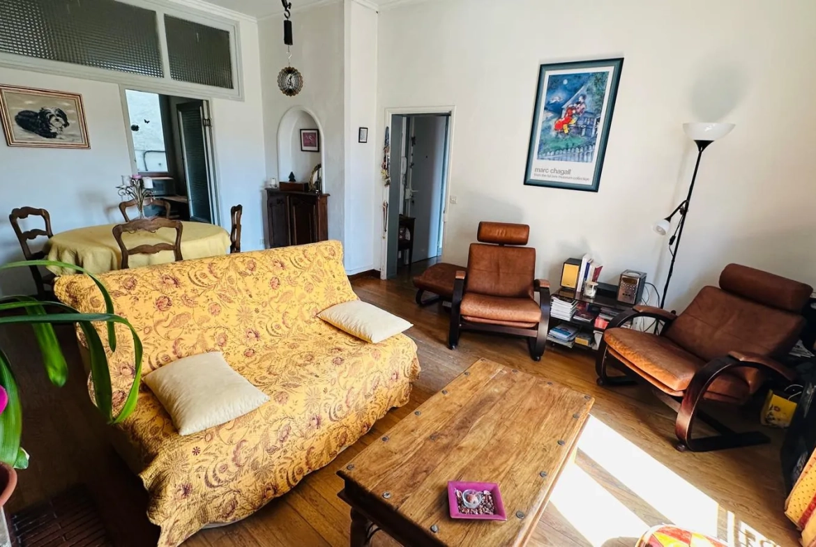 Appartement T5 de 103 m² à Avignon intra-muros, quartier des Teinturiers 
