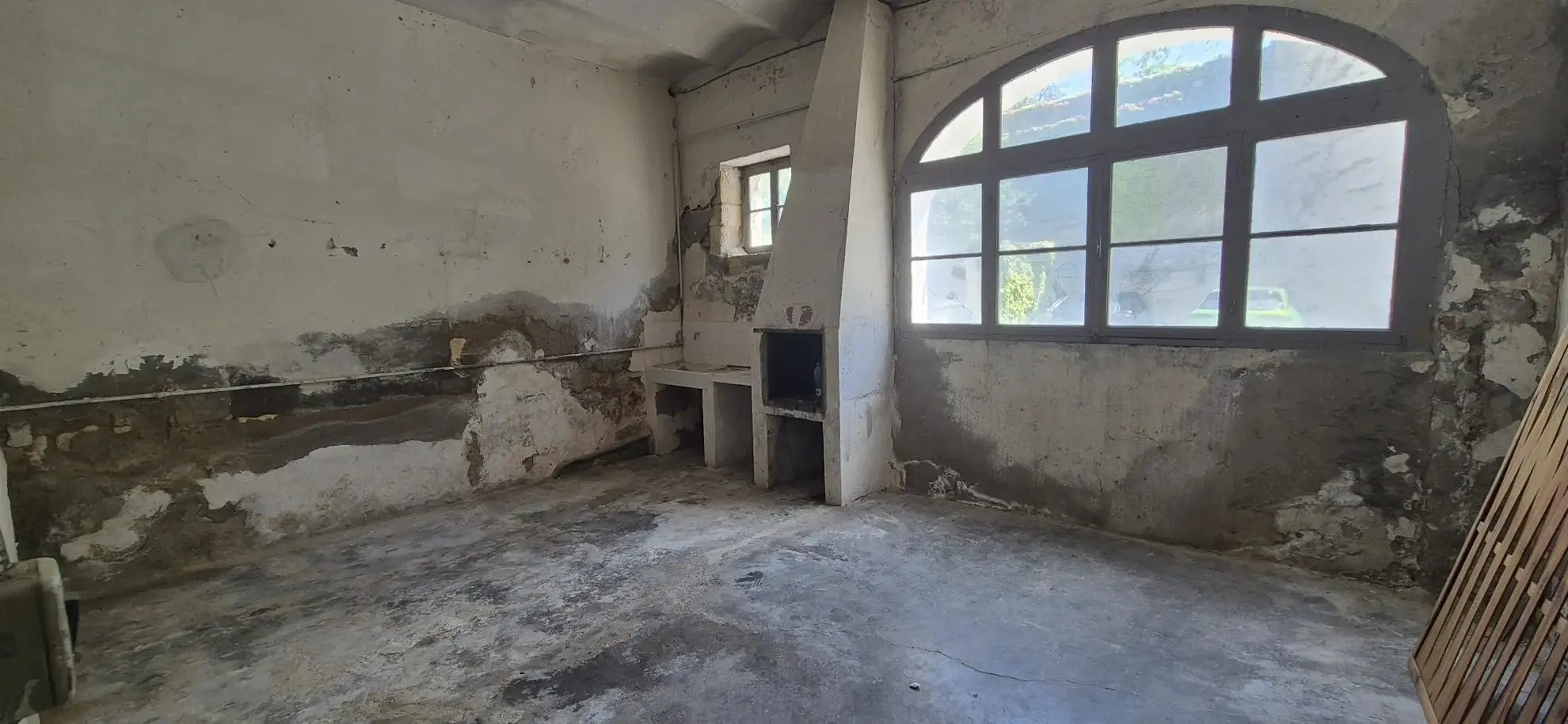 Appartement T2 à Sommieres de 56,13 m² à rénover avec garage et parking 
