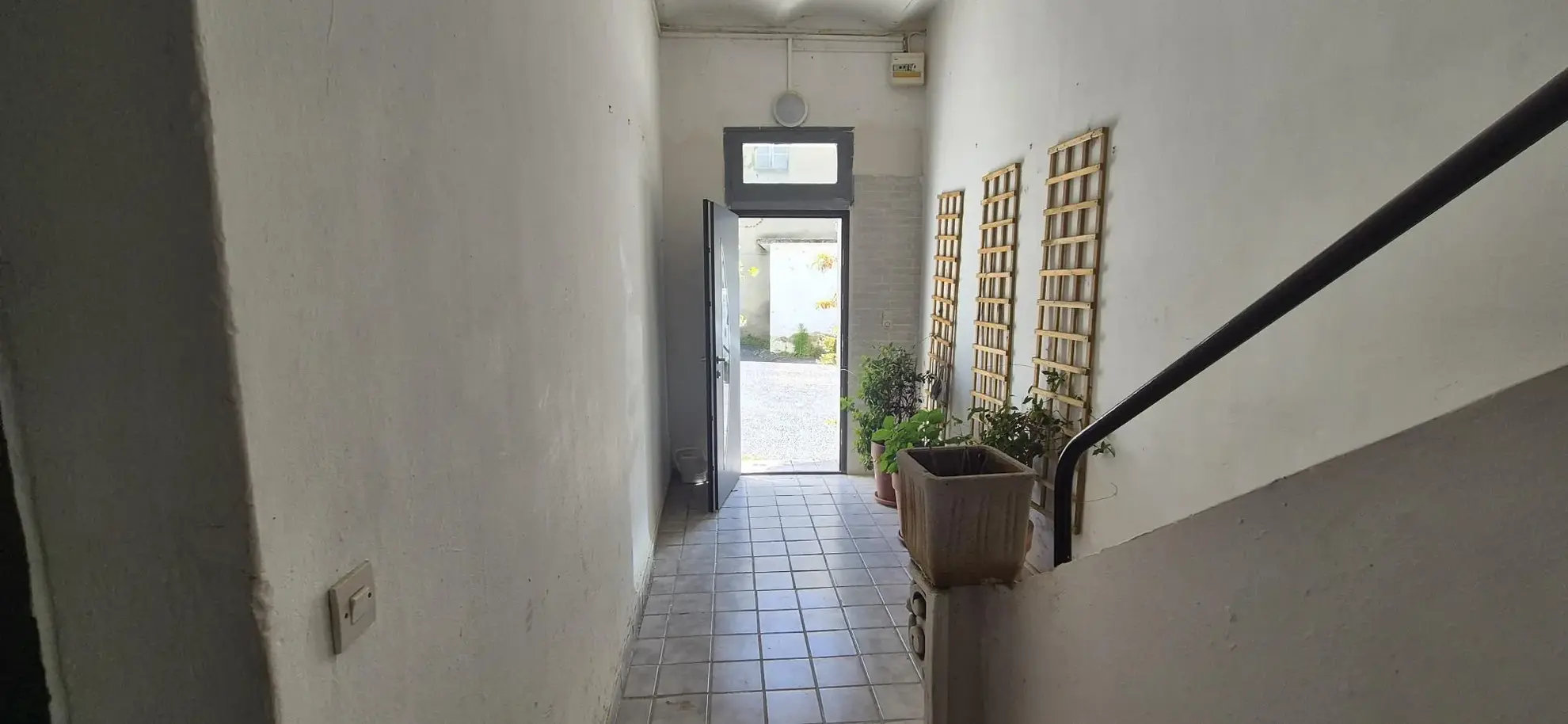 Appartement T2 à Sommieres de 56,13 m² à rénover avec garage et parking 