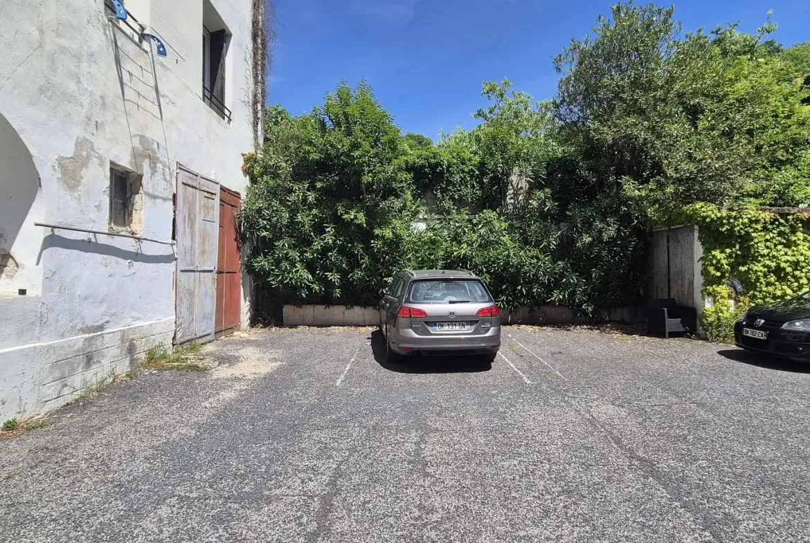 Appartement T2 à Sommieres de 56,13 m² à rénover avec garage et parking 