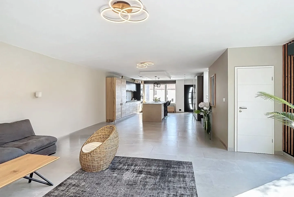 Magnifique maison récente à Béchy avec 3 chambres, garage et jacuzzi, proche de Rémilly 