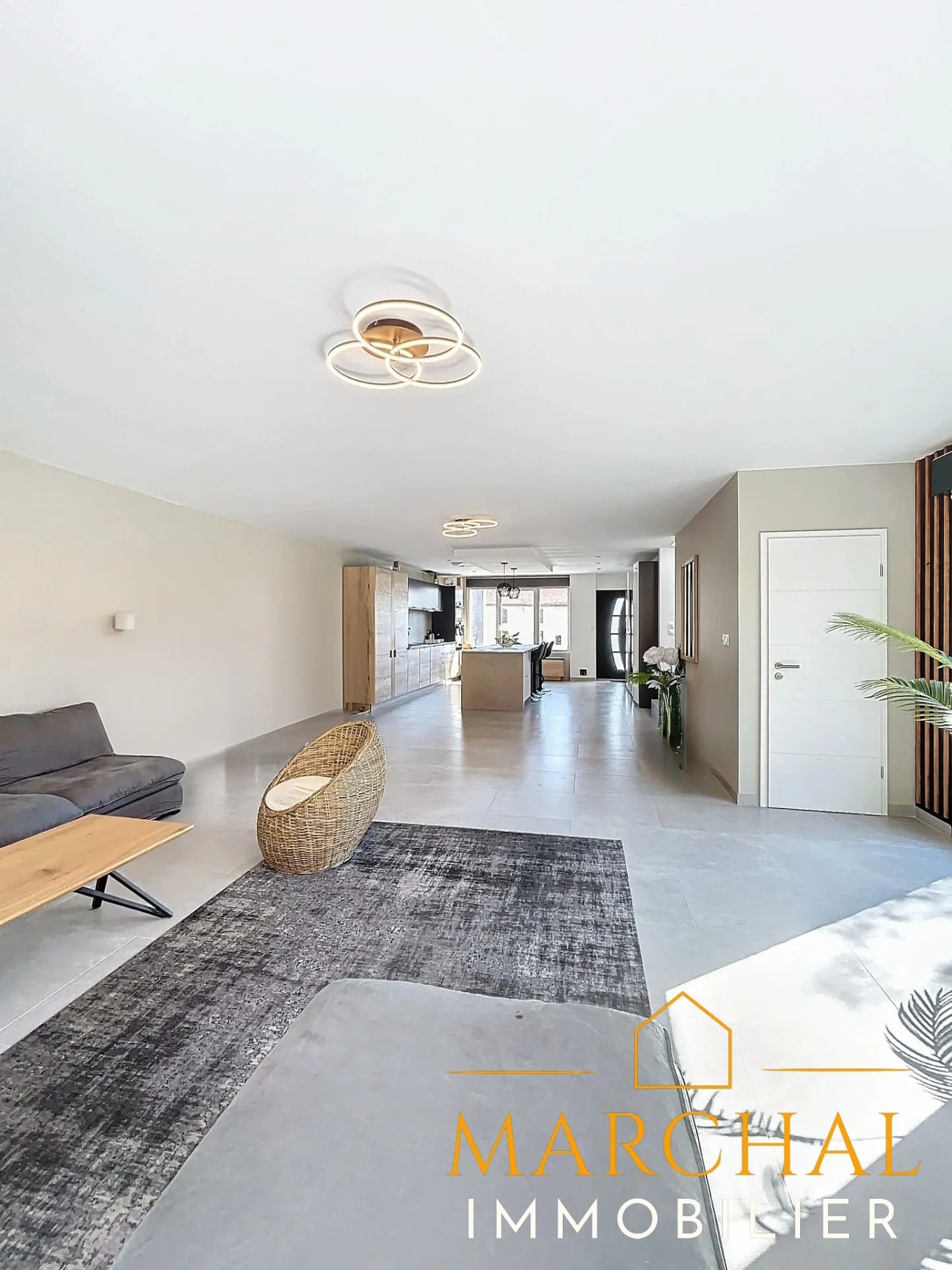 Magnifique maison récente à Béchy avec 3 chambres, garage et jacuzzi, proche de Rémilly 