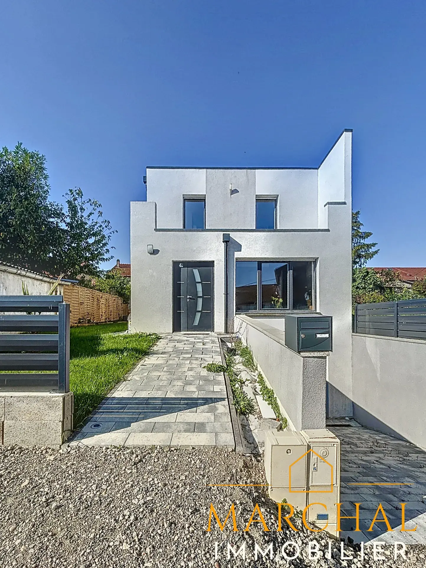 Magnifique maison récente à Béchy avec 3 chambres, garage et jacuzzi, proche de Rémilly 