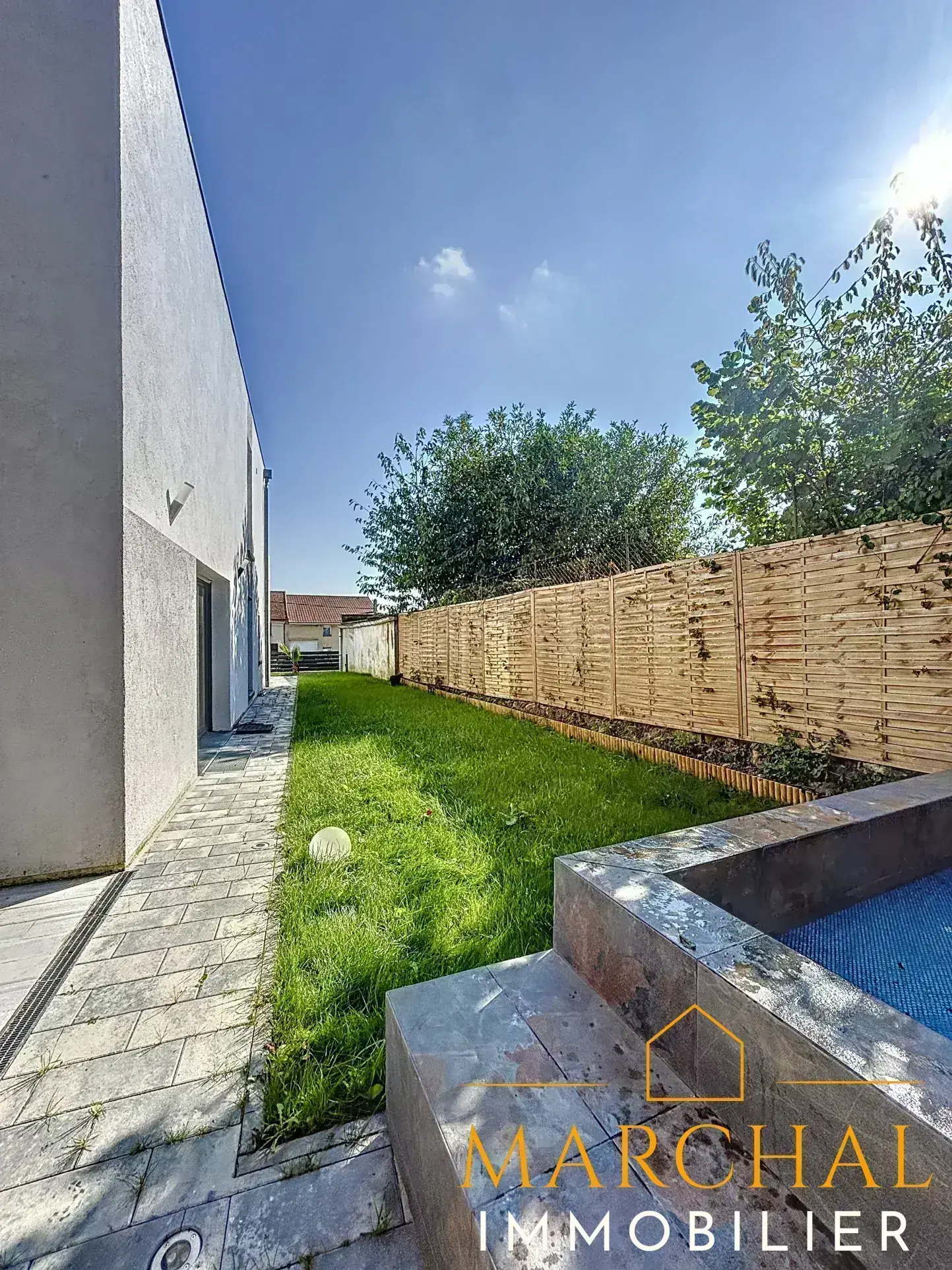 Magnifique maison récente à Béchy avec 3 chambres, garage et jacuzzi, proche de Rémilly 