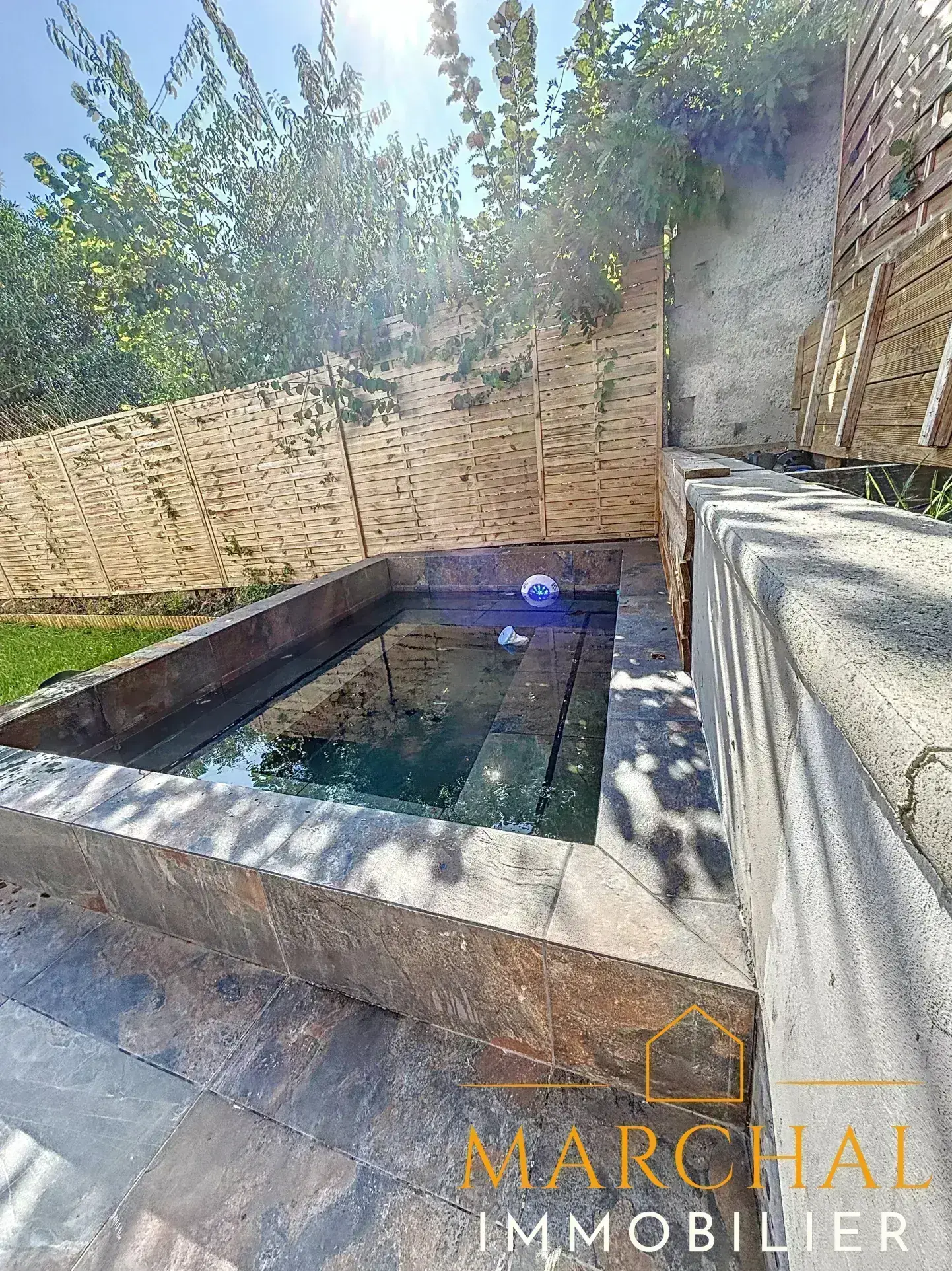 Magnifique maison récente à Béchy avec 3 chambres, garage et jacuzzi, proche de Rémilly 