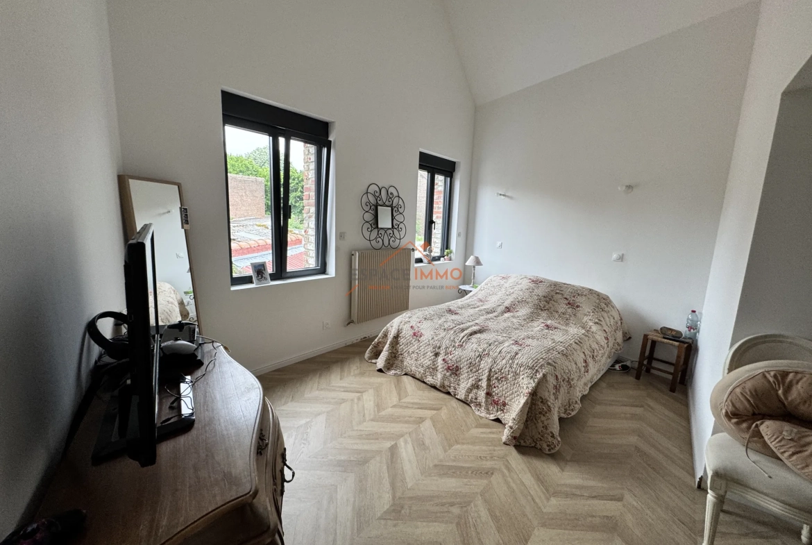 Maison rénovée à Wallers avec 3 chambres, jardin clos et garages - Opportunité à saisir 