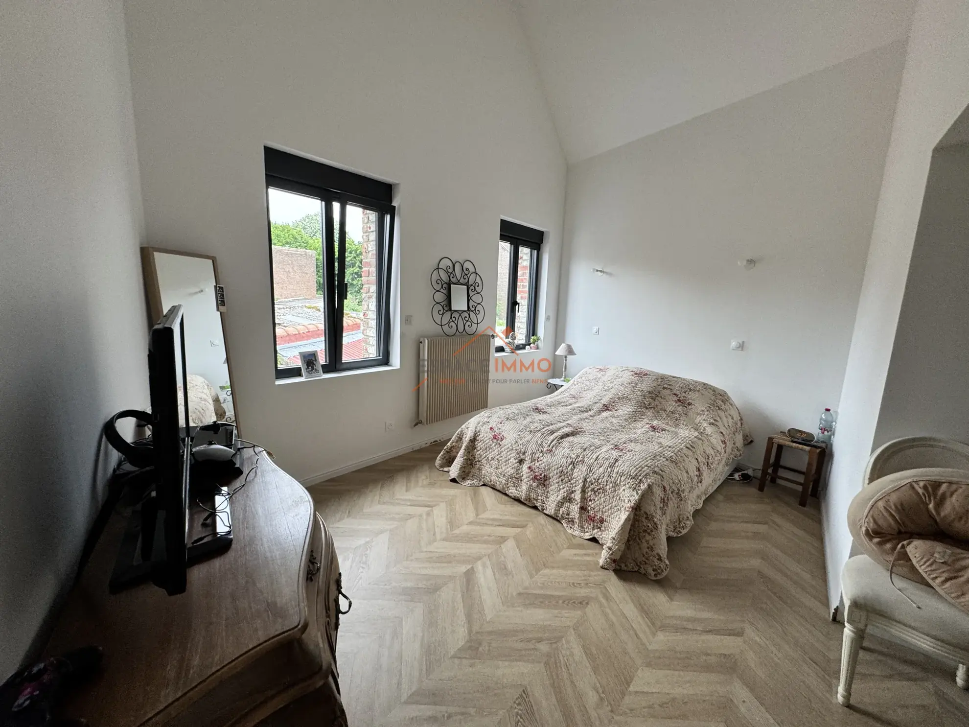 Maison rénovée à Wallers avec 3 chambres, jardin clos et garages - Opportunité à saisir 