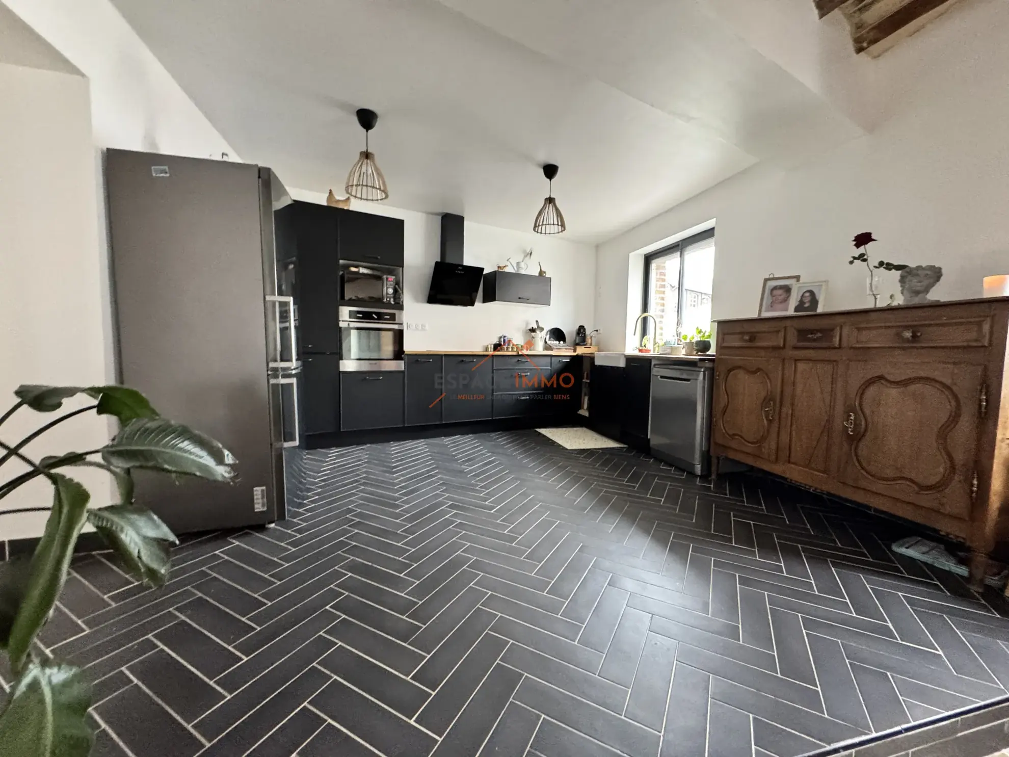Maison rénovée à Wallers avec 3 chambres, jardin clos et garages - Opportunité à saisir 