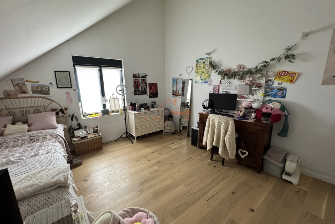 Maison rénovée à Wallers avec 3 chambres, jardin clos et garages - Opportunité à saisir 