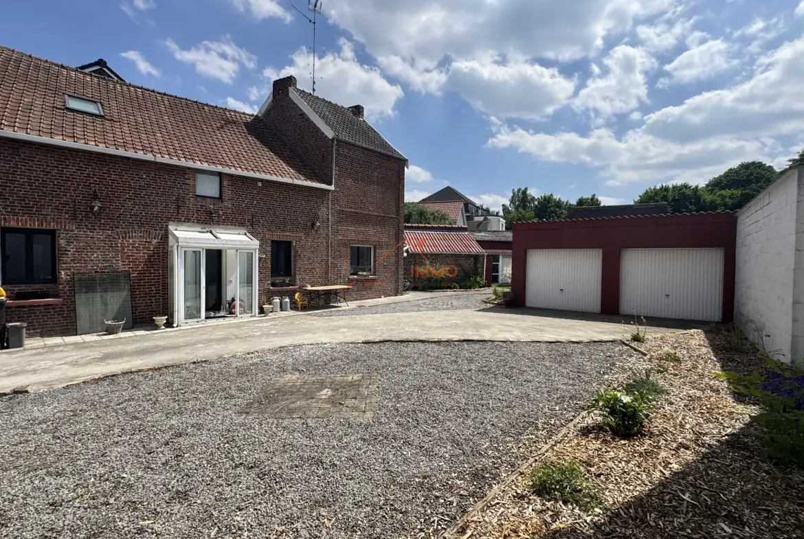 Maison rénovée à Wallers avec 3 chambres, jardin clos et garages - Opportunité à saisir 