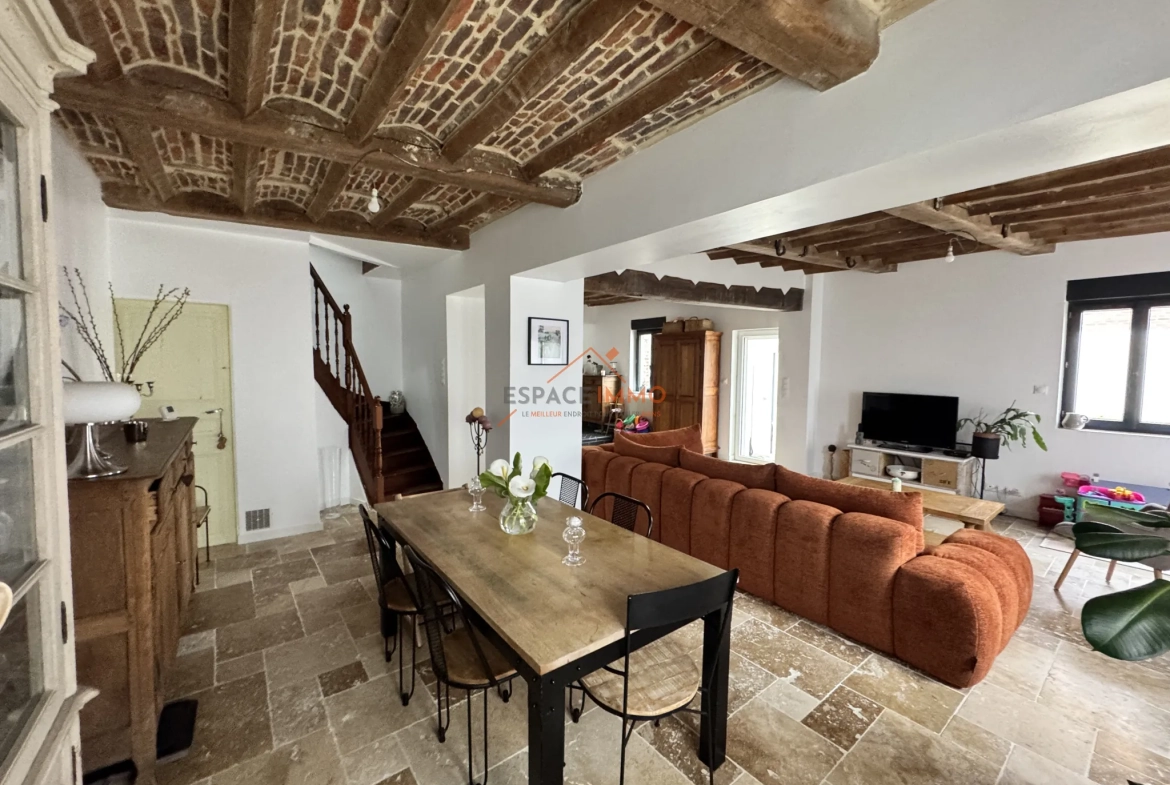 Maison rénovée à Wallers avec 3 chambres, jardin clos et garages - Opportunité à saisir 