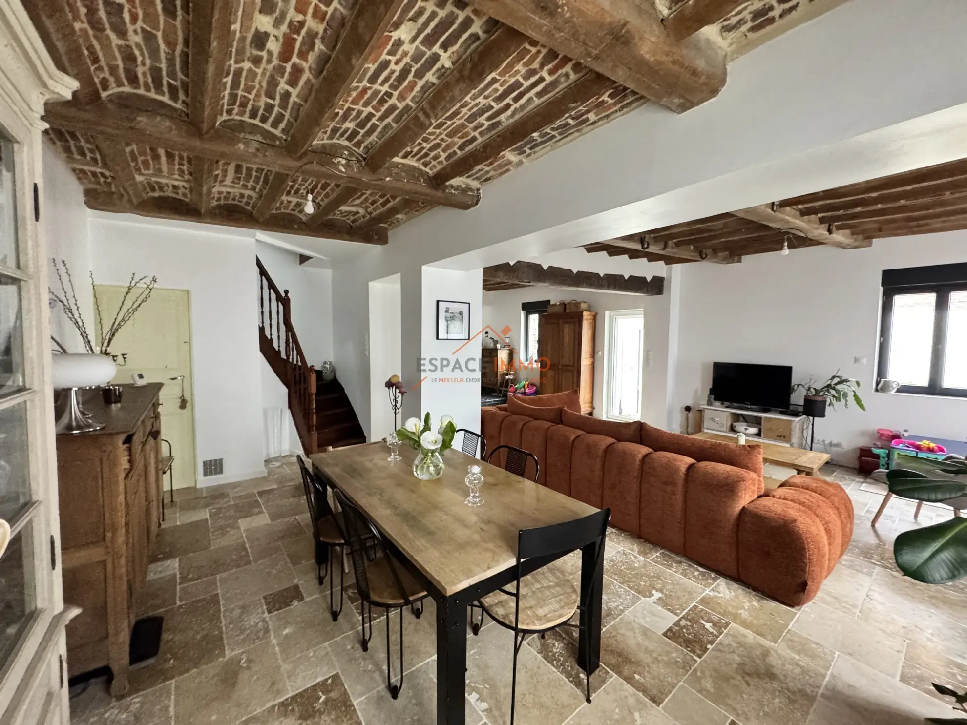 Maison rénovée à Wallers avec 3 chambres, jardin clos et garages - Opportunité à saisir 