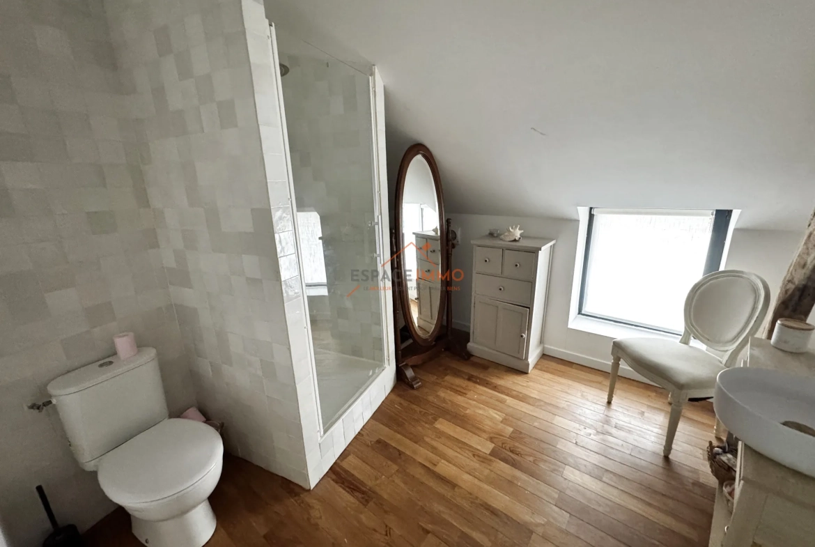 Maison rénovée à Wallers avec 3 chambres, jardin clos et garages - Opportunité à saisir 