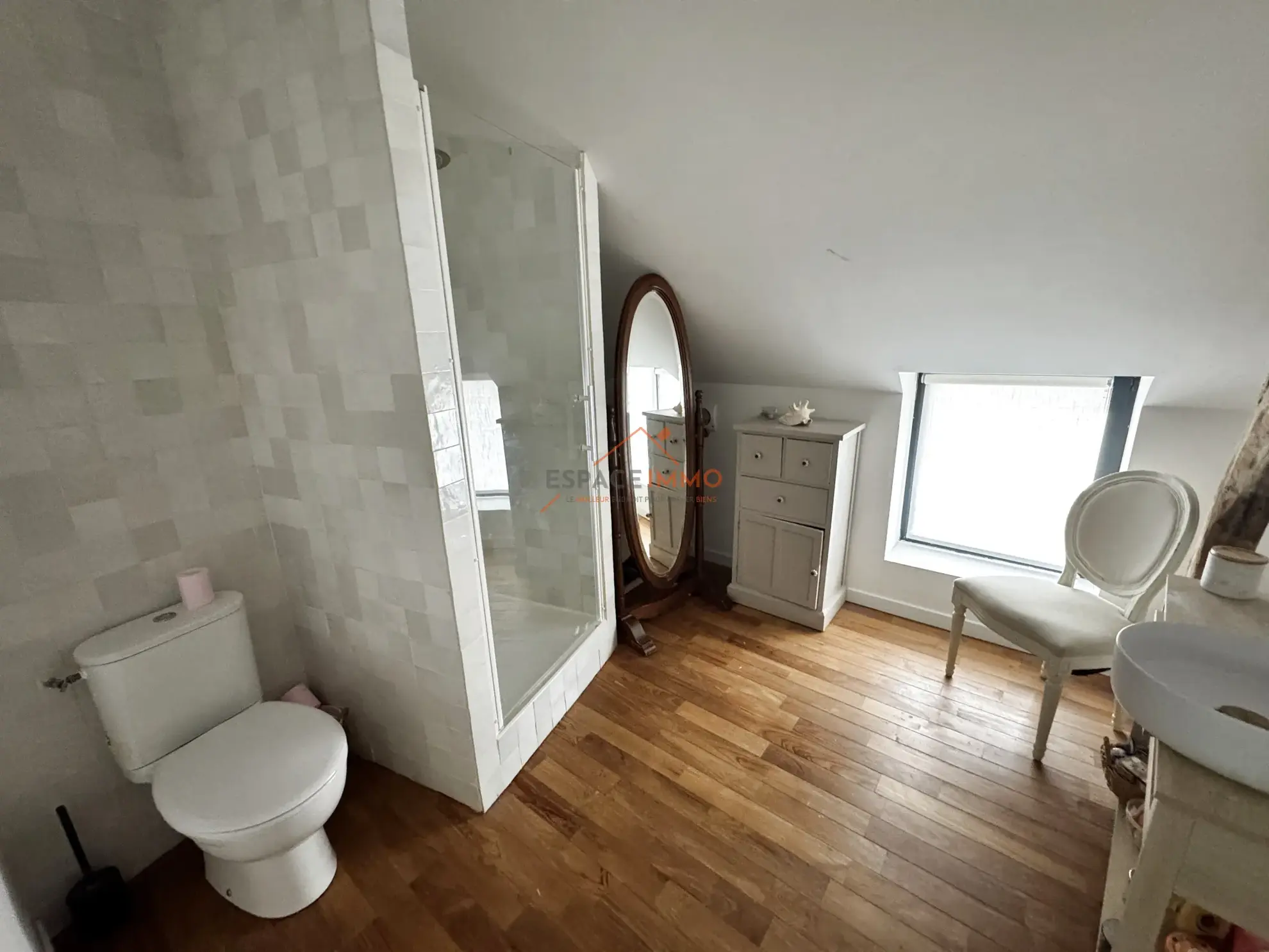 Maison rénovée à Wallers avec 3 chambres, jardin clos et garages - Opportunité à saisir 