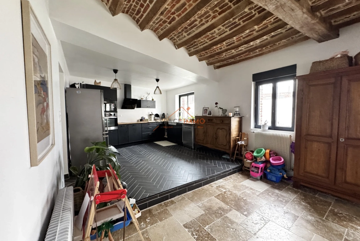 Maison rénovée à Wallers avec 3 chambres, jardin clos et garages - Opportunité à saisir 