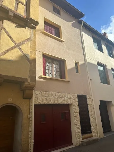 Maison de ville à vendre à Marcigny, proche des commerces - 2 chambres, garage, bon état 
