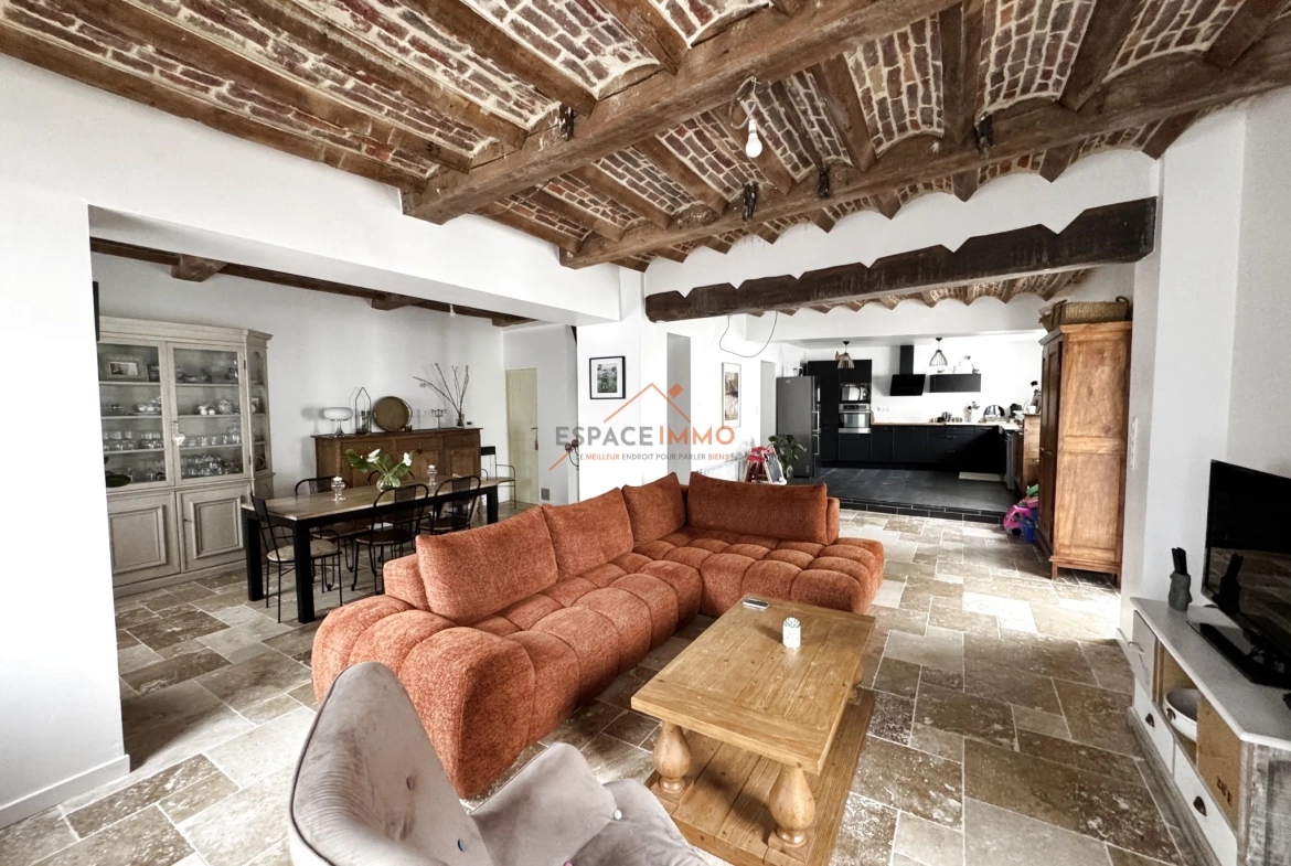 Maison rénovée à Wallers avec 3 chambres, jardin clos et garages - Opportunité à saisir 