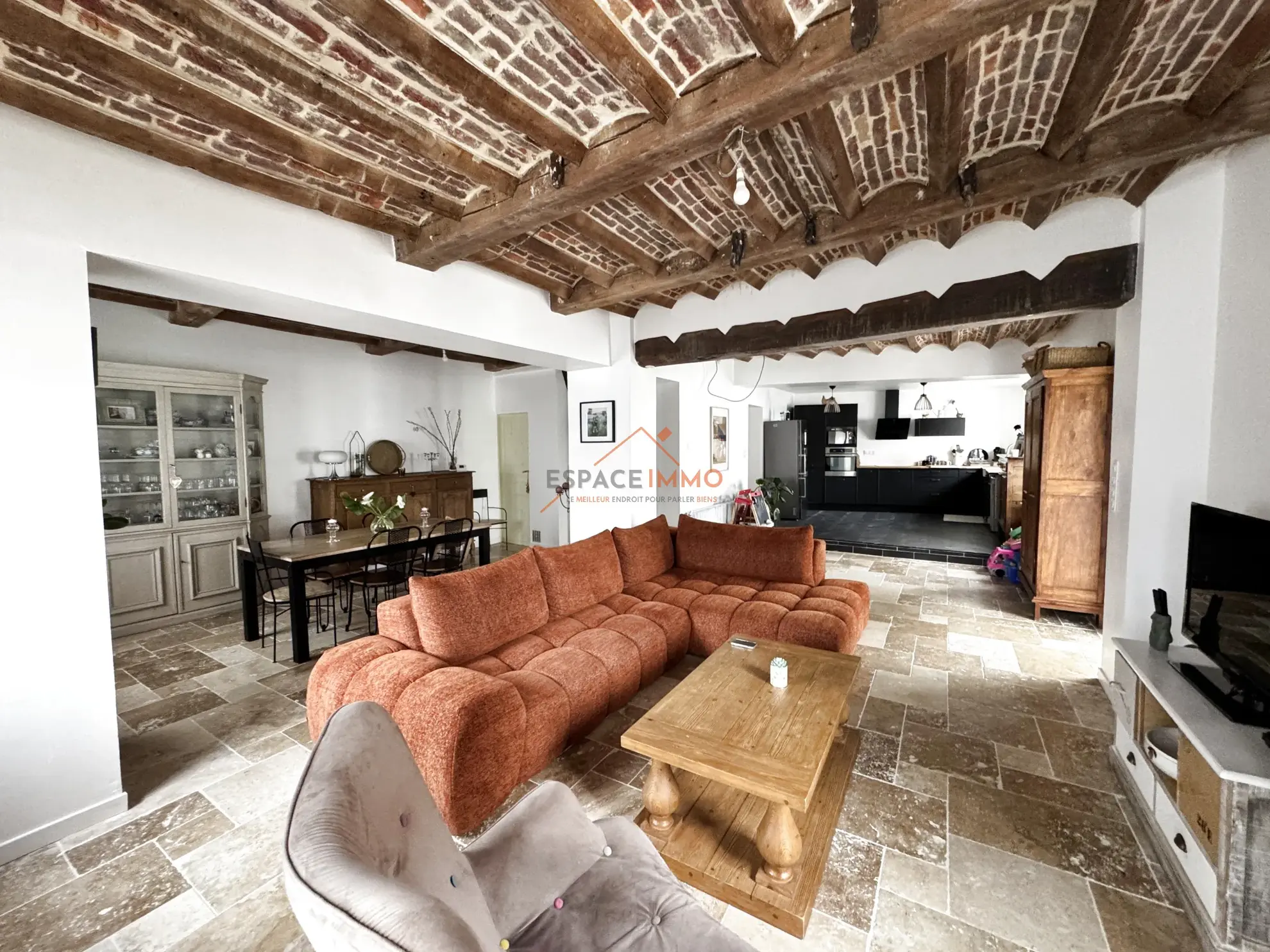 Maison rénovée à Wallers avec 3 chambres, jardin clos et garages - Opportunité à saisir 