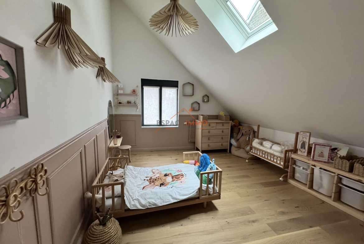 Maison rénovée à Wallers avec 3 chambres, jardin clos et garages - Opportunité à saisir 