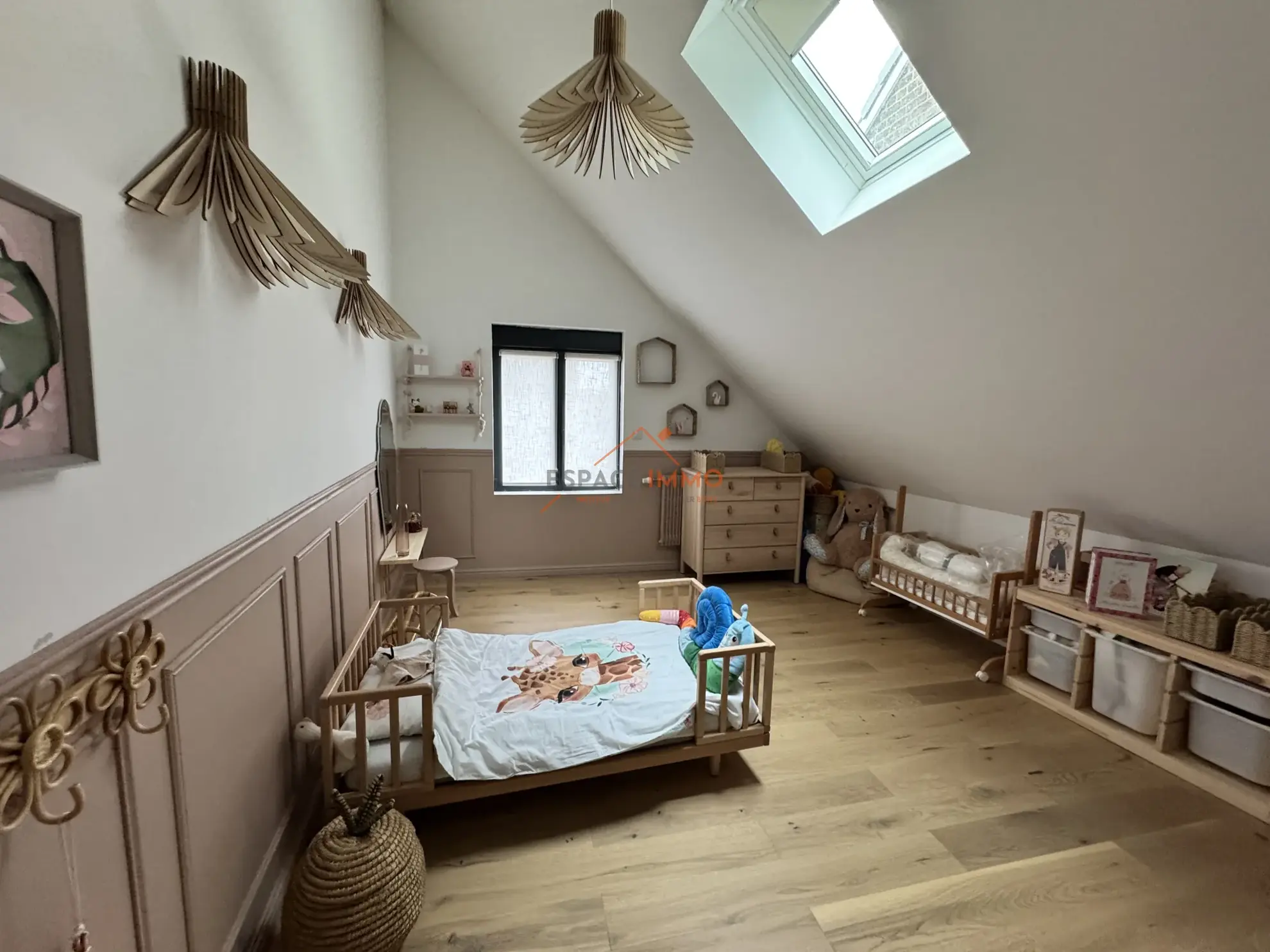 Maison rénovée à Wallers avec 3 chambres, jardin clos et garages - Opportunité à saisir 