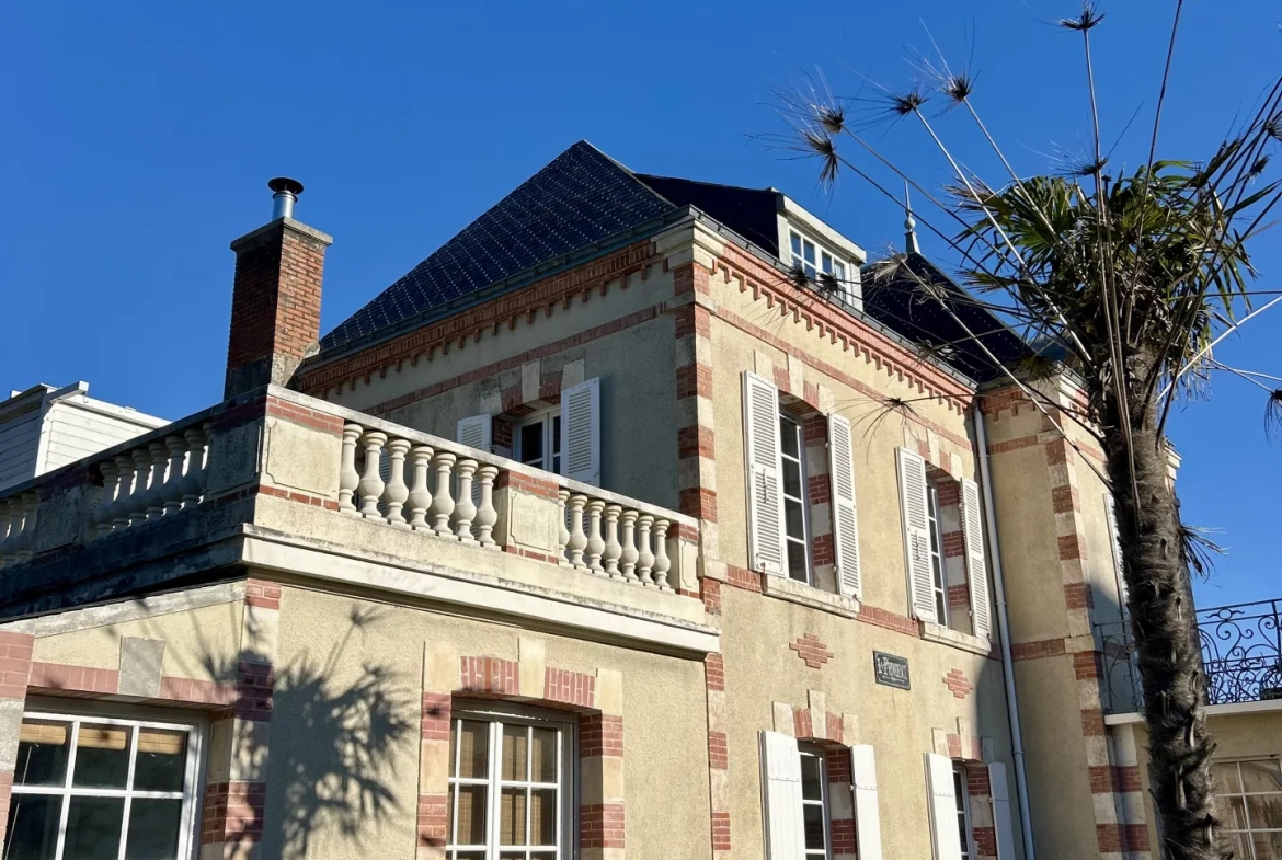 Villa du XIXe siècle avec dépendances et vue océan à Saint-Jean-de-Monts 