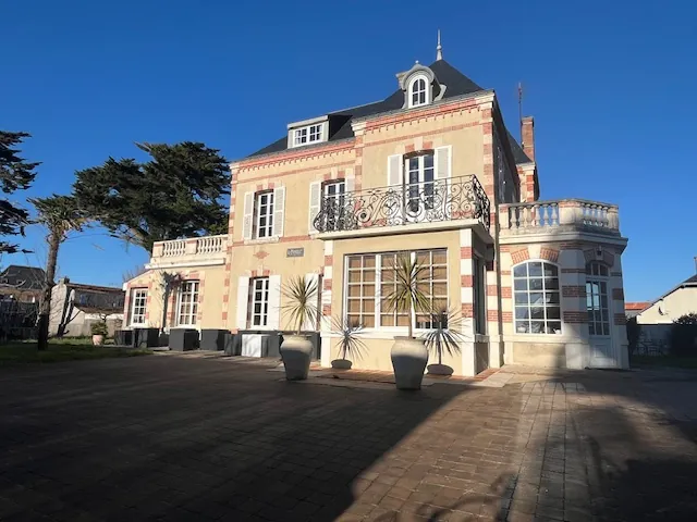 Villa du XIXe siècle avec dépendances et vue océan à Saint-Jean-de-Monts 